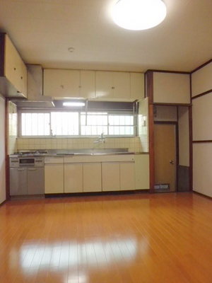 Living and room. Spacious DK8 Pledge