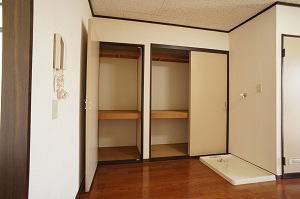 Receipt. Storage space is located in the LDK