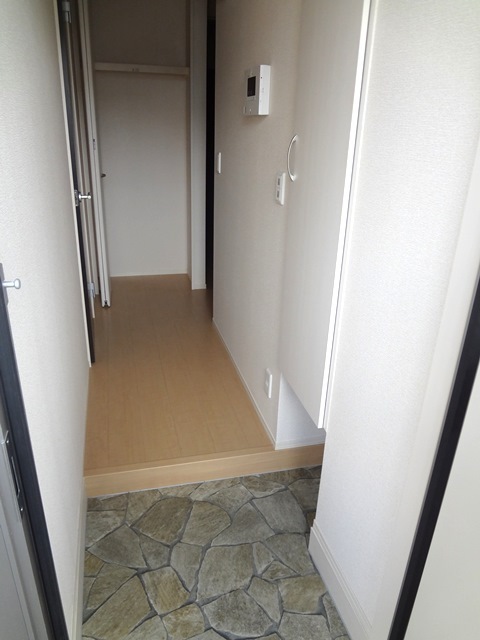 Entrance. Is an image!