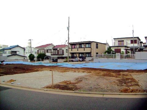 Local photos, including front road. Selling local