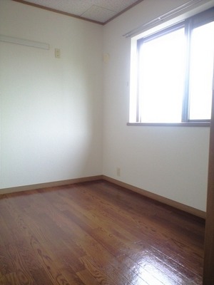 Living and room. Easy-to-use Western-style 4.5 Pledge