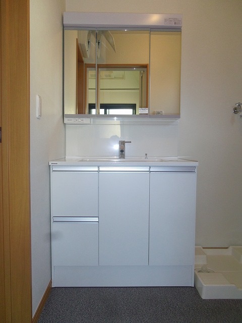 Security. Happy independence washbasin