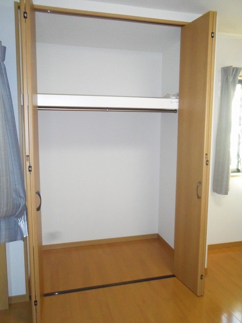 Receipt. Storage rich and the room also clean (* ^^) v