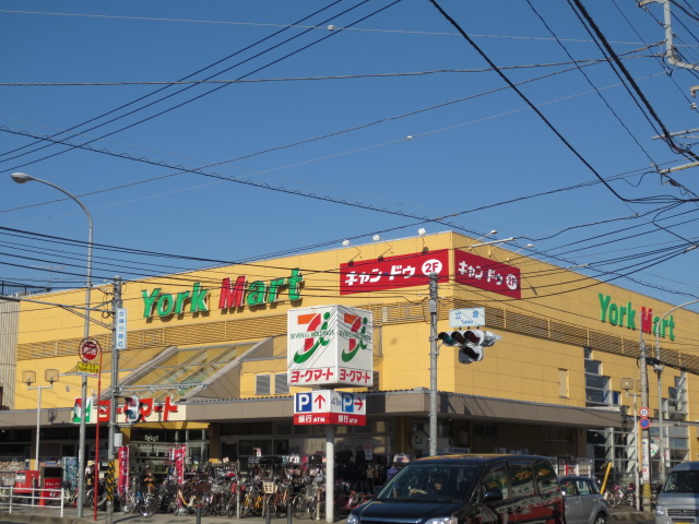 Supermarket. York Mart standpoint store up to (super) 379m