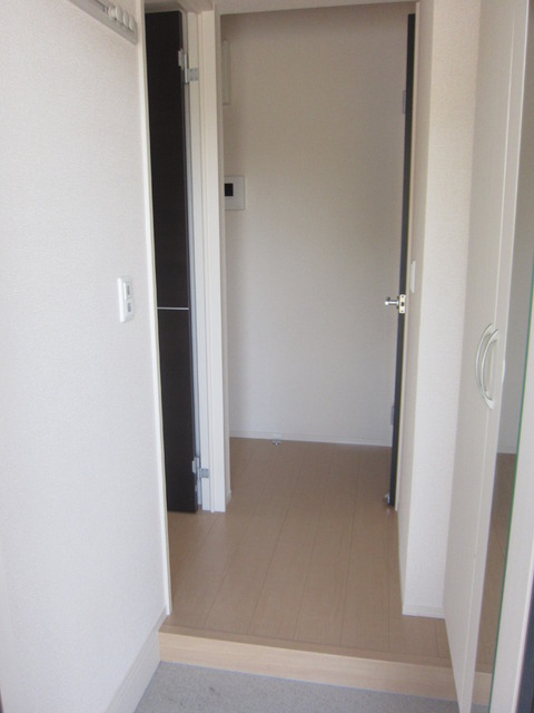 Entrance. Shooting from the front door