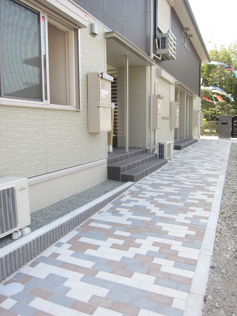 Entrance. There is a sense of open entrance