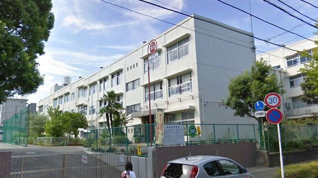 Primary school. Kamiida up to elementary school (elementary school) 530m