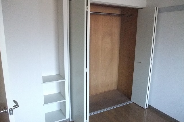 Balcony. Storage rich and the room also clean (* ^^) v