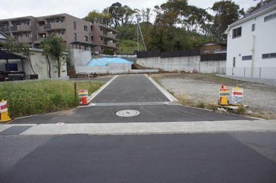 Local photos, including front road. Frontal road