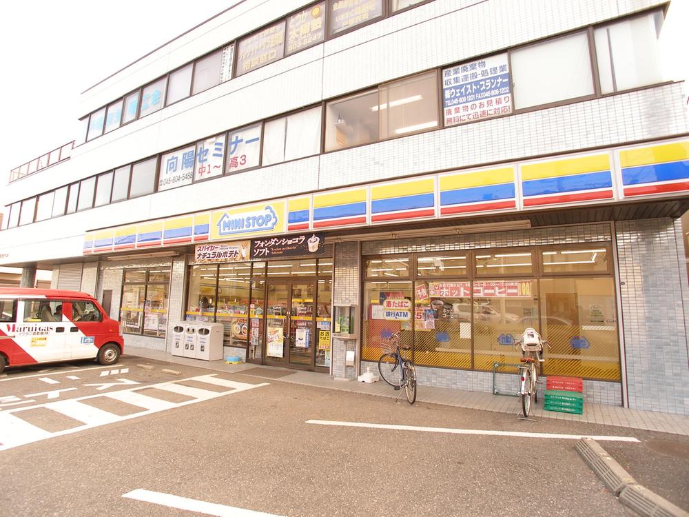 Convenience store. The less the surrounding environment of the 850m hill to MINISTOP position shop, convenience store, 100 Yen shop, Super etc., No doubt that survive there various!