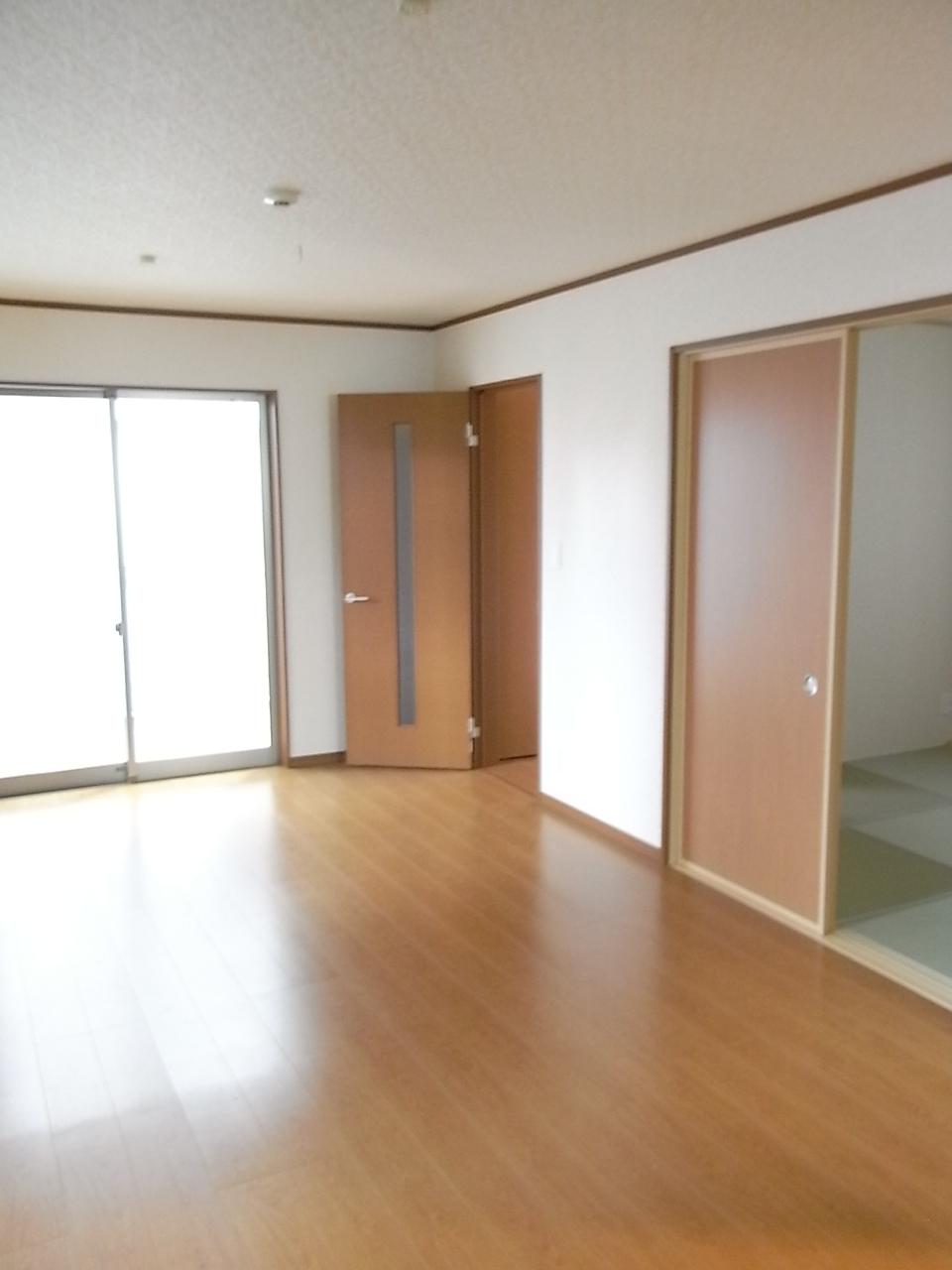 Living. Same specifications