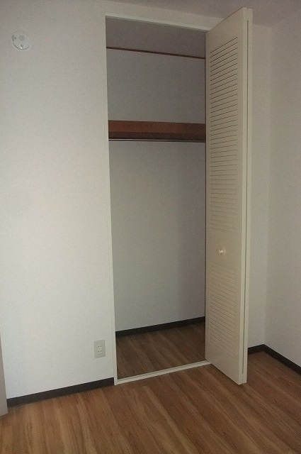 Receipt. Storage rich and the room also clean (* ^^) v