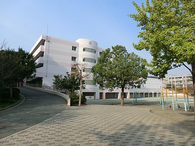 Primary school. 1113m to Yokohama Municipal Nishigaoka Elementary School