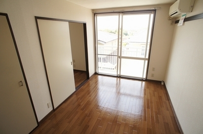 Living and room. Air conditioning is with 1 groups