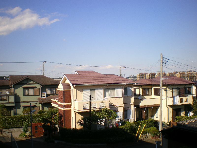 View. Since it is a second floor, but there on a hill, View day are both good