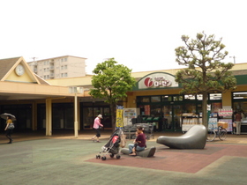 Supermarket. 1217m to Rosen (super)