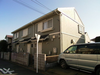 Building appearance. Also there on-site parking