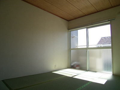 Living and room. Because the window is also large on the south-facing day preeminent! !