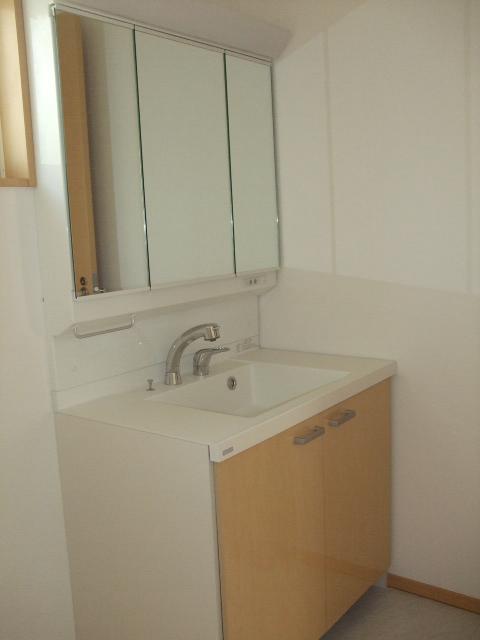 Wash basin, toilet. Local (September 2013) Shooting