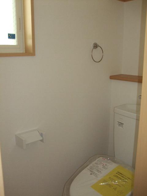 Toilet. Local (September 2013) Shooting