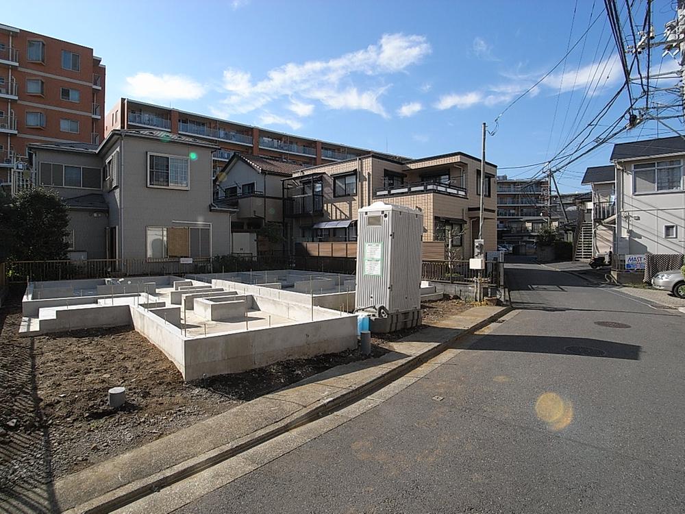 Local photos, including front road. Good location from the station a 2-minute walk. A quiet residential area to a station near! So day is also good. Local (September 2013) Shooting