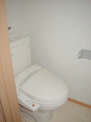 Toilet.  ※ We are using a photo of the inverted type in reference.