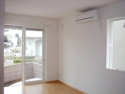 Living and room.  ※ We are using a photo of the inverted type in reference.