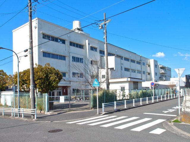 Primary school. 550m to Yokohama Municipal Shinbashi Elementary School