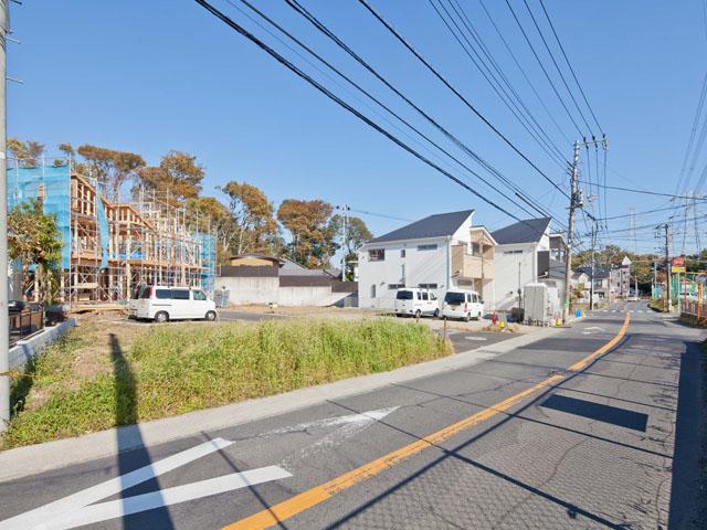 Local photos, including front road. 2013 November 20, shooting Panoramic view