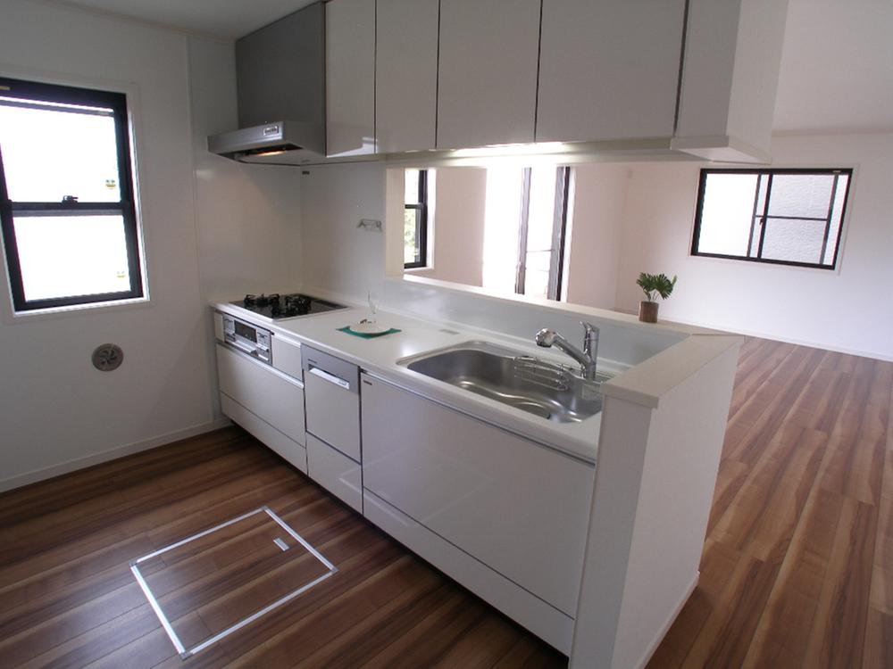 Kitchen. In kitchens in town, Dishwasher, With water purifier!