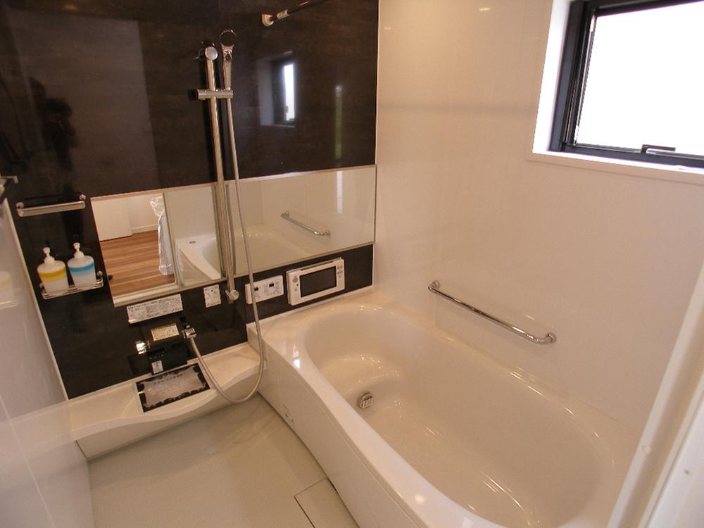 Bathroom. Bathroom TV, With heating ventilation dryer!
