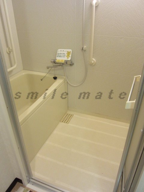 Bath. No deposit key money!