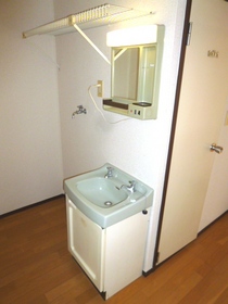 Washroom. Independent wash basin to help in the morning