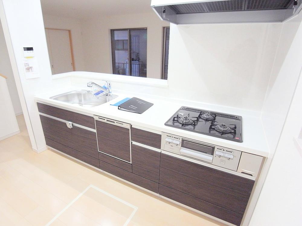 Kitchen. Open-minded system Kitchen! I will be looking forward to every day of cooking! (December 2013) Shooting