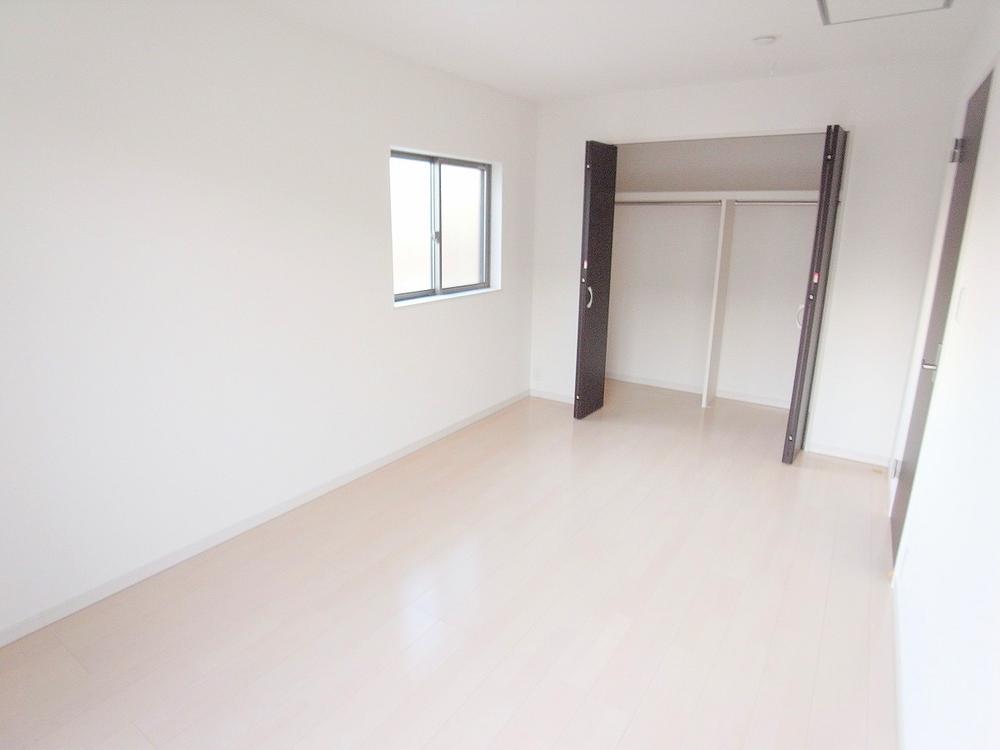 Non-living room. It is a bright room at room dihedral daylighting! The inner (12 May 2013) Shooting