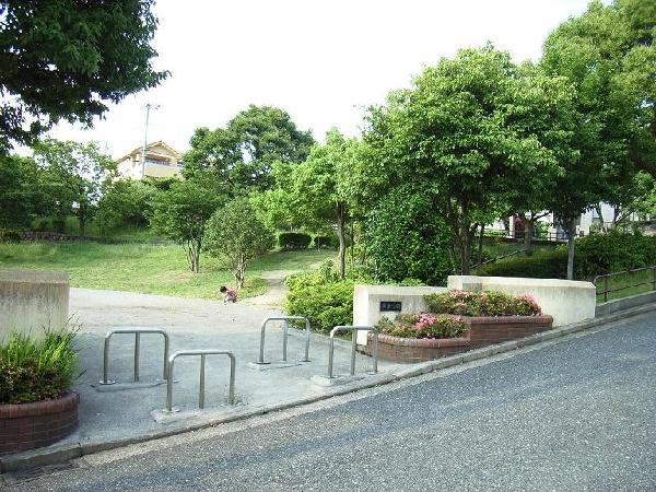 park. 350m until Okozu park