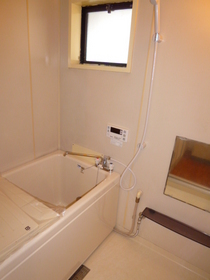 Bath. Add fueled ・ There bathroom window