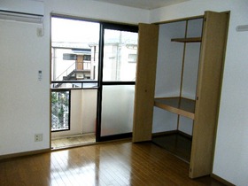 Living and room. Western-style 6 Pledge