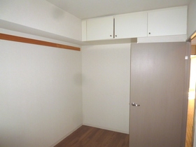 Living and room. Western-style 4.8 Pledge