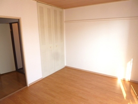 Living and room. 6 Pledge of Western-style