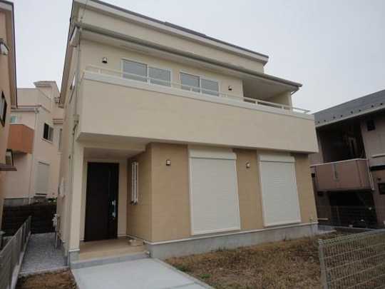 Local appearance photo.  ■ Building appearance