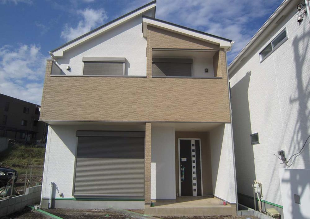 Local appearance photo. Building 2 appearance