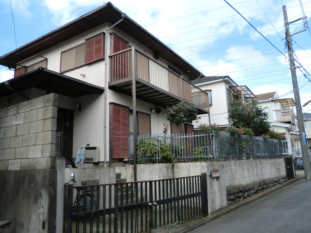 Local appearance photo. Local (11 May 2013) shooting planned construction site