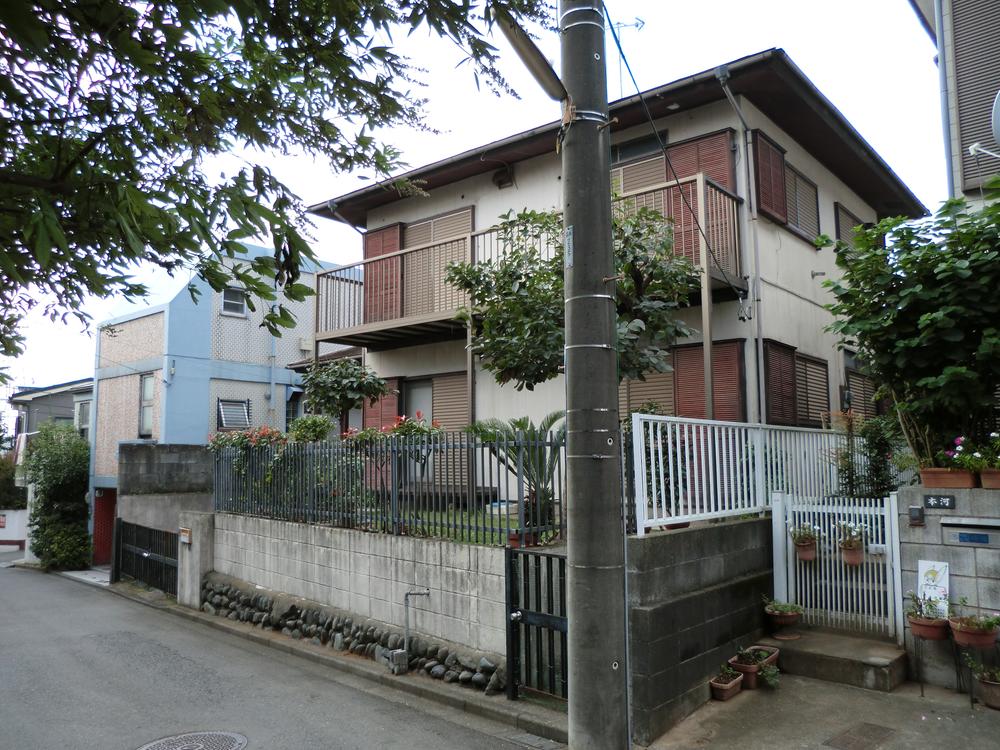 Local photos, including front road. Local (11 May 2013) Shooting