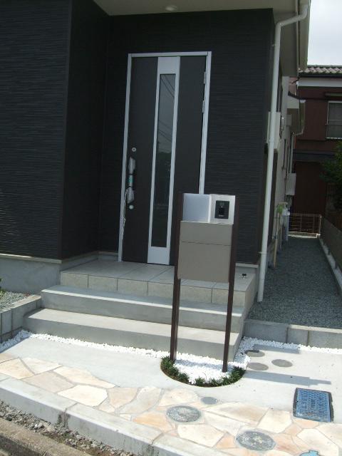 Entrance. Local (September 2013) Shooting