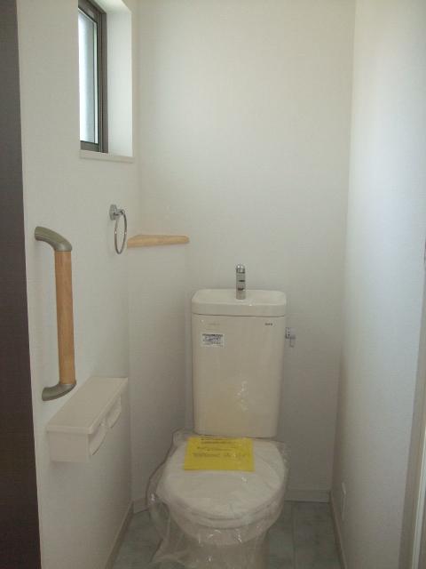 Toilet. Local (September 2013) Shooting