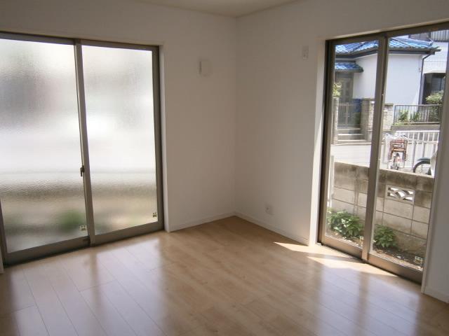 Same specifications photo (kitchen). Enforcement example