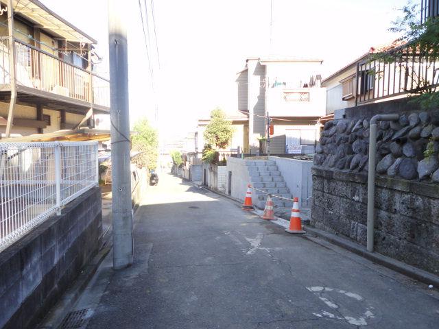 Local photos, including front road. Local (11 May 2013) Shooting