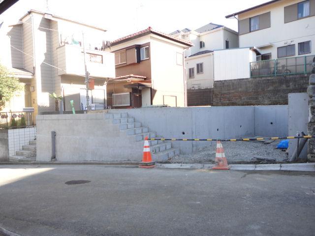 Local photos, including front road. Local (11 May 2013) Shooting