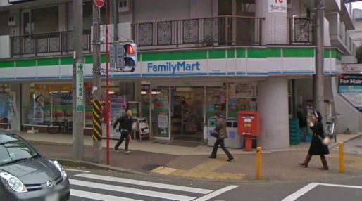 Convenience store. ☆ FamilyMart ☆ Until the (convenience store) 800m